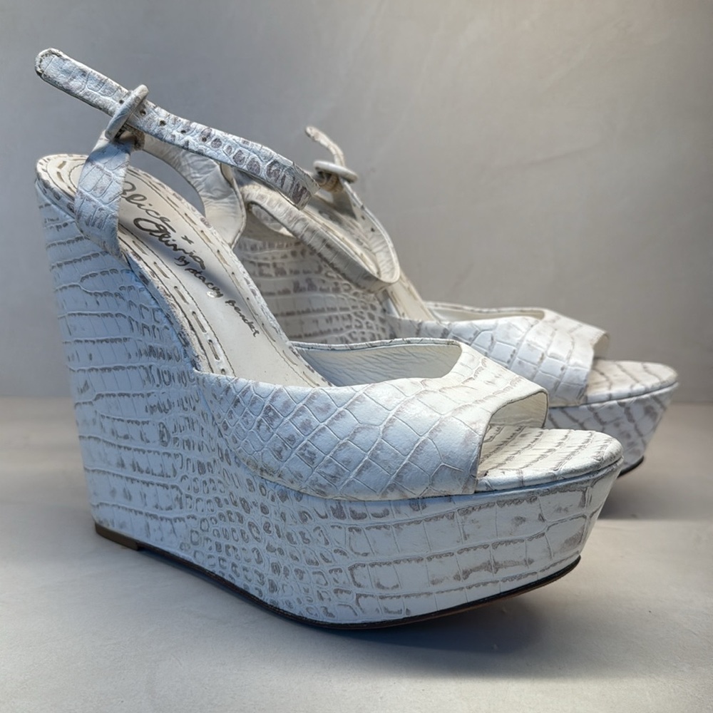 Alice + Olivia platform pumps
